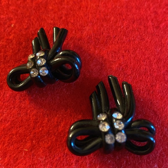 Black Art Deco Bow Design Earrings - Picture 10 of 12